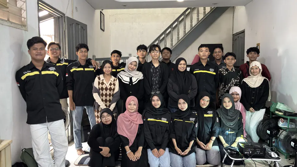 Foto bersama pelatihan public speaking dan editing.