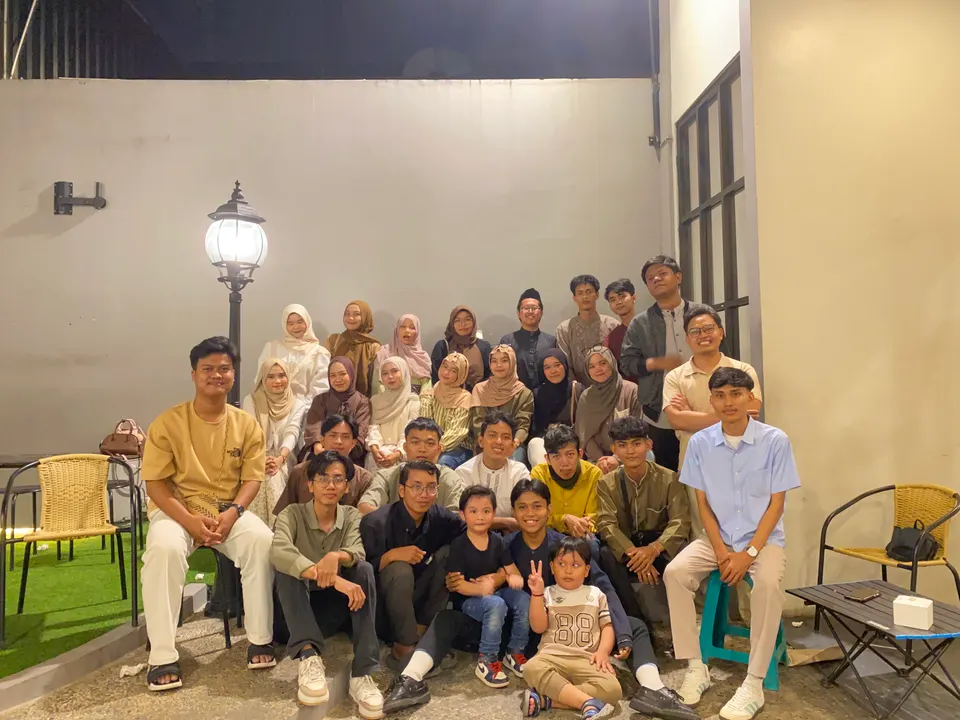 Foto bersama saat buka bersama.